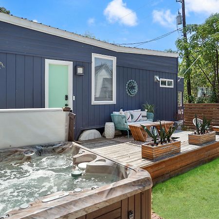 Hgtv Featured Tiny Home W Hot Tub Near East 6Th St Austin Zewnętrze zdjęcie