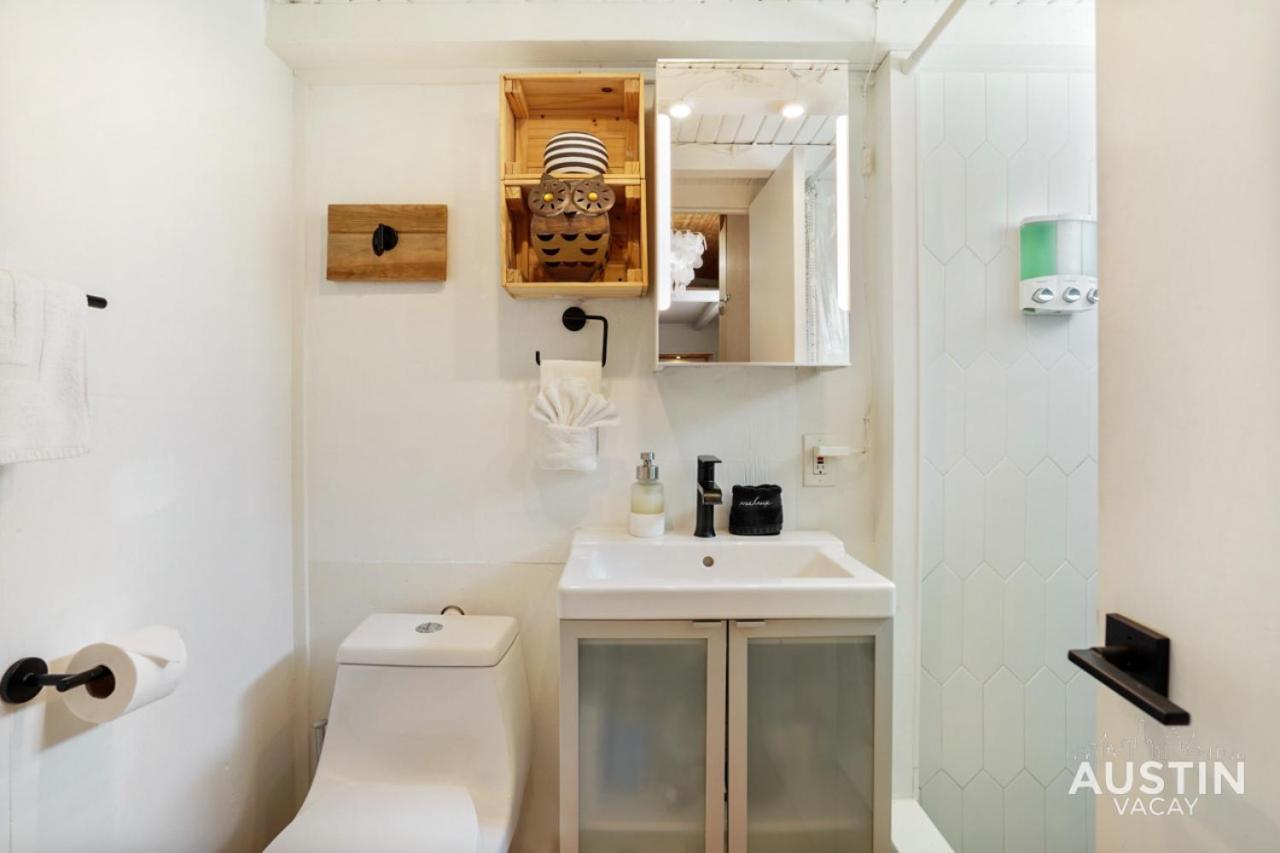 Hgtv Featured Tiny Home W Hot Tub Near East 6Th St Austin Zewnętrze zdjęcie