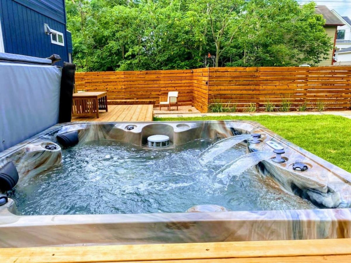 Hgtv Featured Tiny Home W Hot Tub Near East 6Th St Austin Zewnętrze zdjęcie