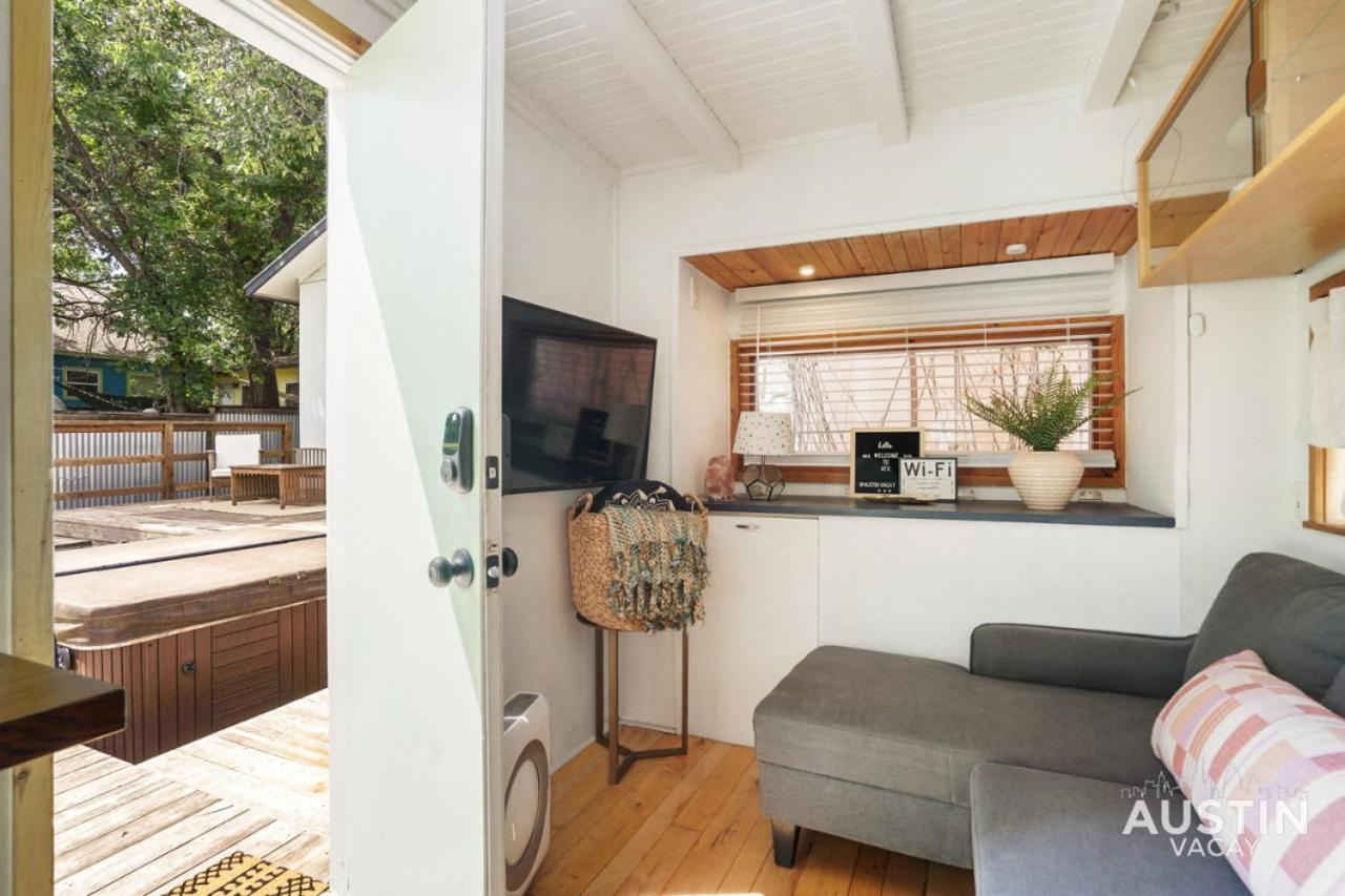 Hgtv Featured Tiny Home W Hot Tub Near East 6Th St Austin Zewnętrze zdjęcie