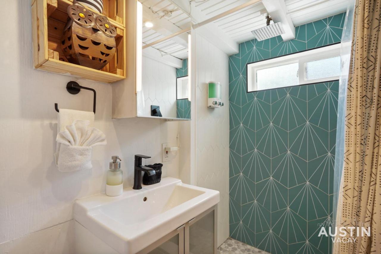 Hgtv Featured Tiny Home W Hot Tub Near East 6Th St Austin Zewnętrze zdjęcie