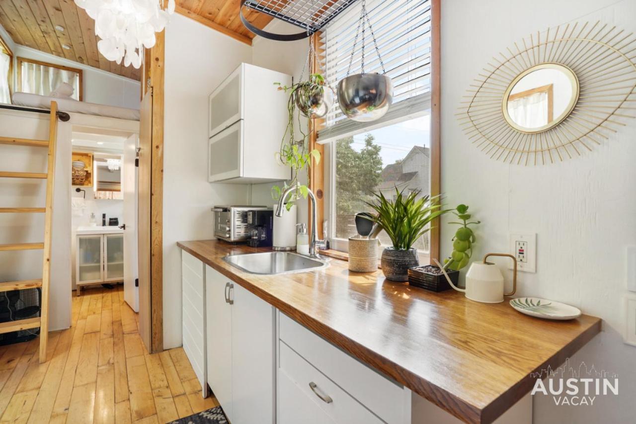 Hgtv Featured Tiny Home W Hot Tub Near East 6Th St Austin Zewnętrze zdjęcie