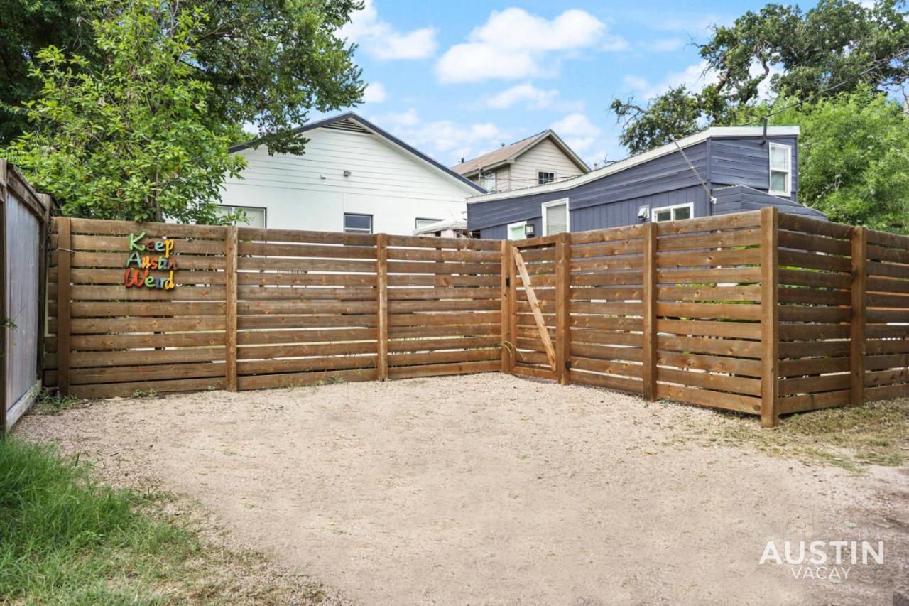 Hgtv Featured Tiny Home W Hot Tub Near East 6Th St Austin Zewnętrze zdjęcie